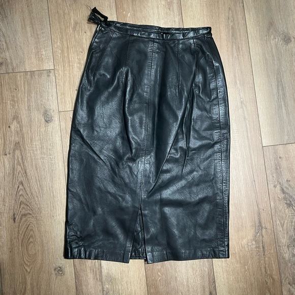VTG Vintage Sleek Timeless Elegant Black Leather Silk Lined Skirt - Picture 2 of 9